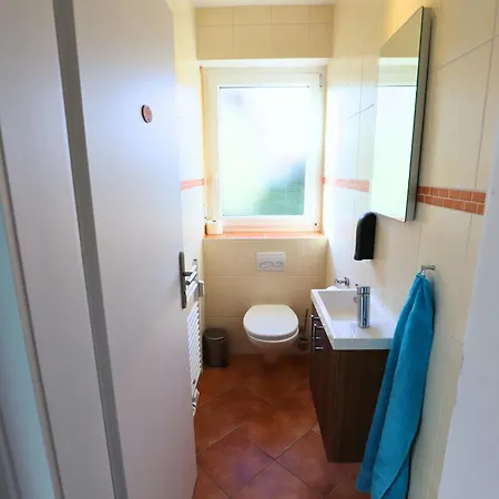 Apartment Neu Frisch Eingerichtet In Ruhiger Lage